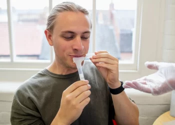 آزمایش ژنتیک با بزاق دهان