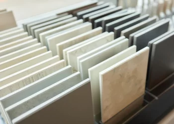 بهترین رنگ کاشی برای سرویس بهداشتی | ترندهای جدید و مدرن ۲۰۲۵